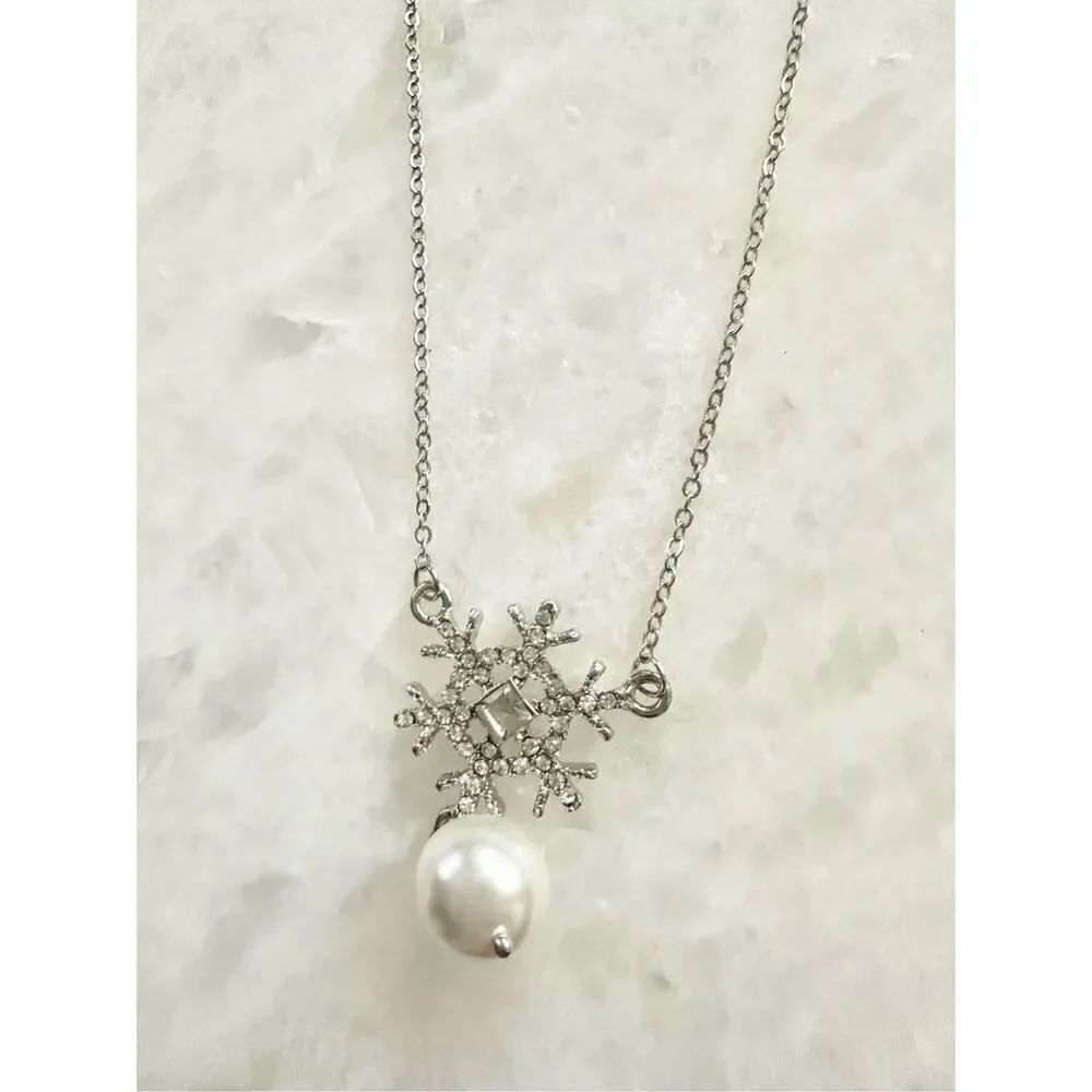Snowflake pendant necklace with dangling pearl